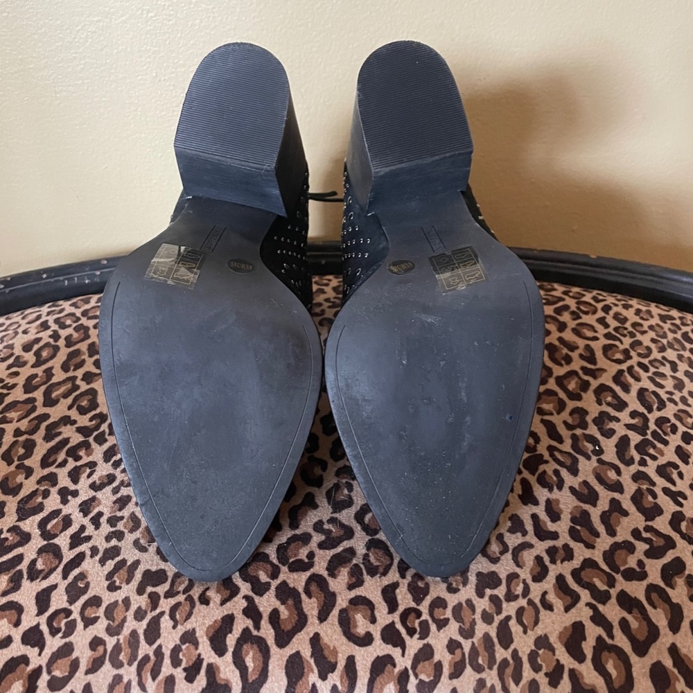Vince Camuto “Tippie” Black Suede Leather Silver Stud Ankle Bootie Boots - Picture 16 of 16